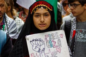 Woman at Melbourne's ceasefire now rally.